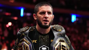 Махачев победил Гэрри и стал абсолютным рекордсменом UFC по победам подряд! Как это было