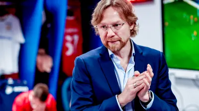 Валерий Карпин