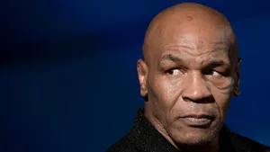 57-летний Тайсон бьет с сумасшедшей скоростью! Майк набирает форму перед возвращением