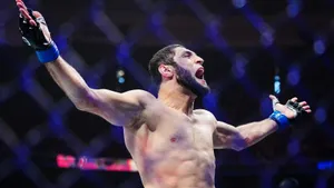 Безжалостный нокаутер из Дагестана вырубил бразильца в UFC. Алискеров закрыл обидное поражение от экс-чемпиона