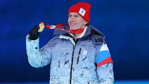 Большунов не поехал на сборы к Бородавко не только из-за беременности жены. Он снимался в «Титанах» 