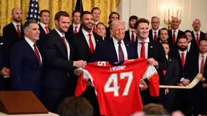 Трамп на всю Америку восхитился русским гением! Невероятный Бобровский стал постоянным гостем в Белом доме