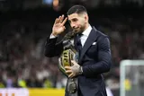 Хукер: «UFC отобрал у Топурии пояс, чтобы проучить его. Ему намекнули: «Ты будешь драться, когда мы скажем»