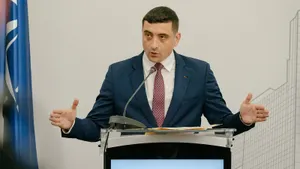 В президенты недружественной РФ страны рвется противник помощи Украине: стать главой Румынии может бывший фанат