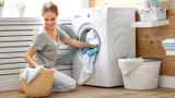 Нужно ли оставлять открытой дверцу стиральной машинки после стирки? Отвечает эксперт