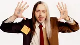На русском высмеивал Евровидение, а потом переобулся: теперь Томми Кэш из Эстонии — фаворит конкурса 2025