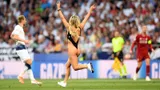 Куда пропала девушка, выбежавшая голышом на поле в финале ЛЧ: ее новая профессия вас удивит