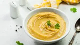 Выручает в пост каждый год: рецепт гороховой каши с карри и кокосовыми сливками 