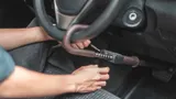 Этот дедовский метод из СССР защищал авто от угона, когда не было сигнализации: нужна всего одна вещь